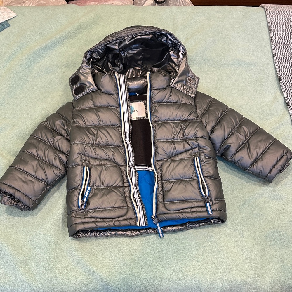 Boden Silver Puffy Winter Jacket. Fleece lined size 4-5y